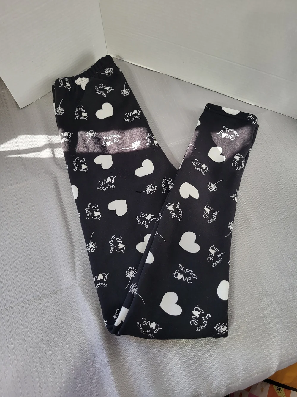 Women’s Black Heart Print Leggings - Picture 5 of 5